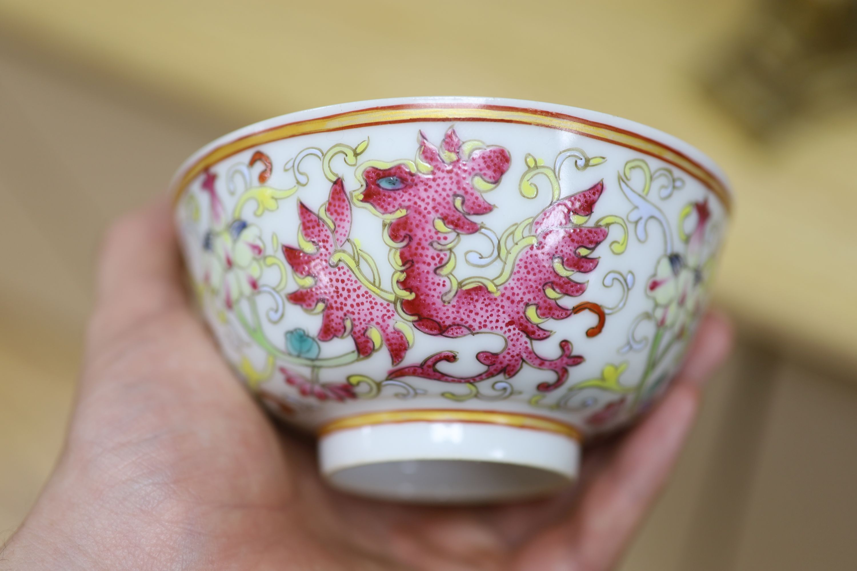 A pair of Chinese famille rose bowls, diameter 12cm